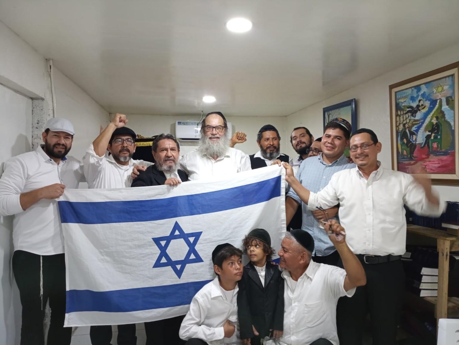 Rabbi Makor and family